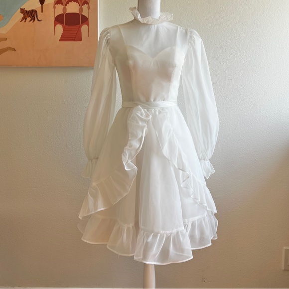 Sweet retro style sheer ruffle balloon sleeve short wedding dress - Picture 5 of 6